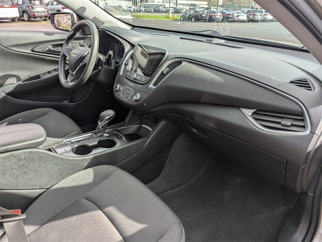 Used 2025 Chevrolet Malibu LT image 35