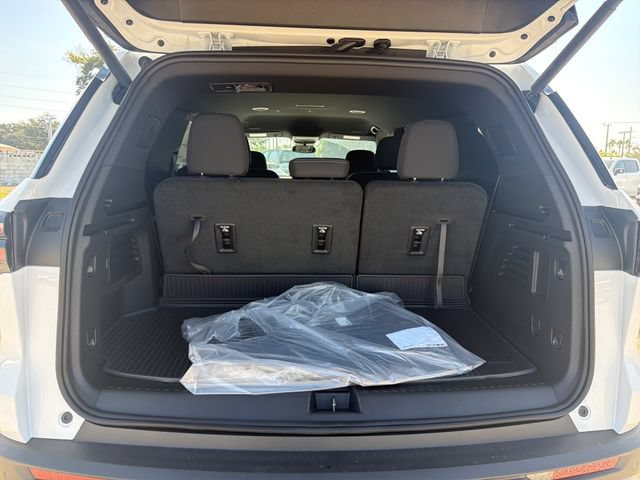 New 2026 Chevrolet Traverse LT FWD image 9