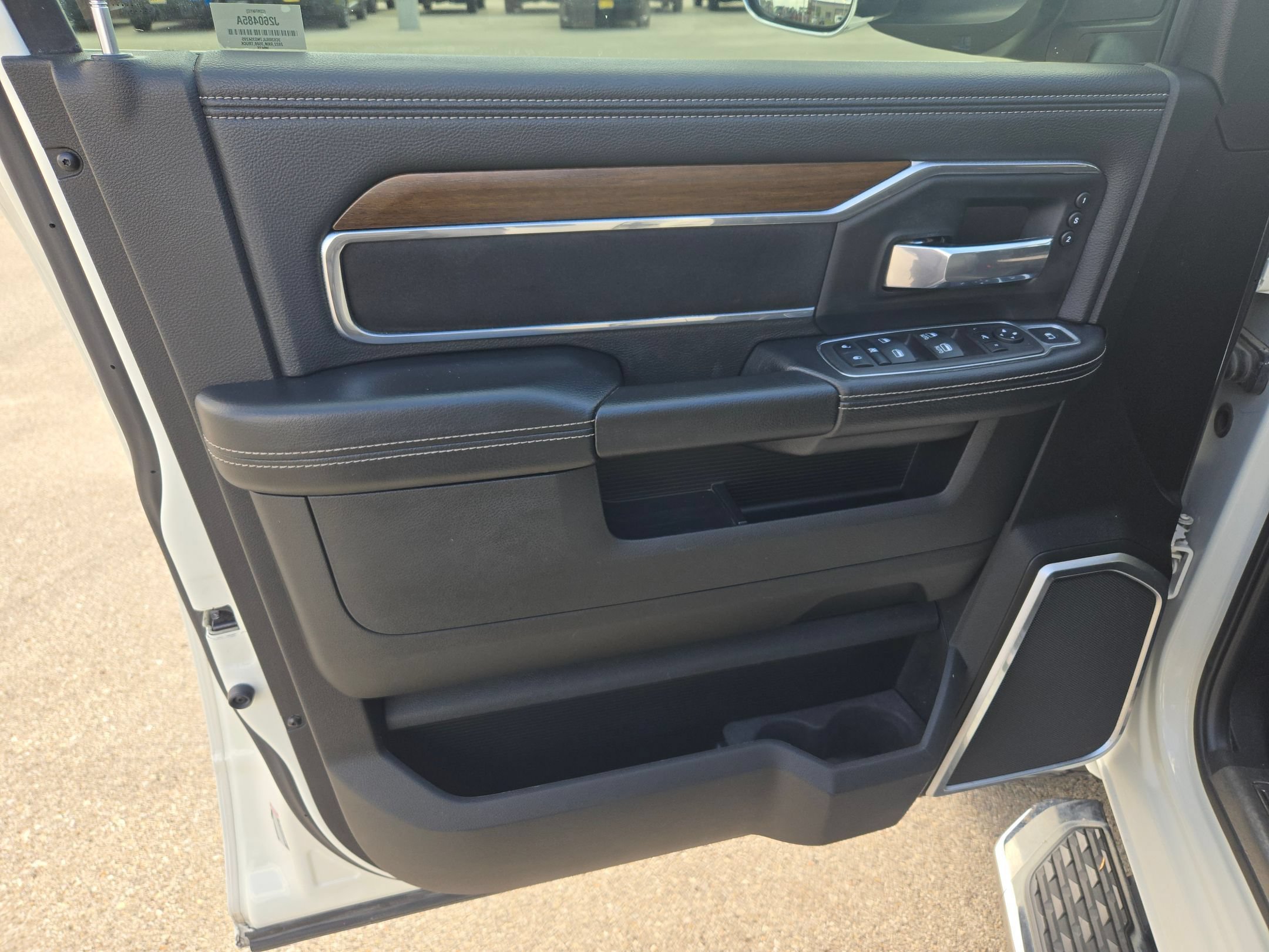 Used 2022 RAM 3500 Laramie AWD/4WD image 11