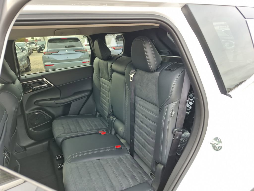 New 2026 Mitsubishi Outlander SE image 44