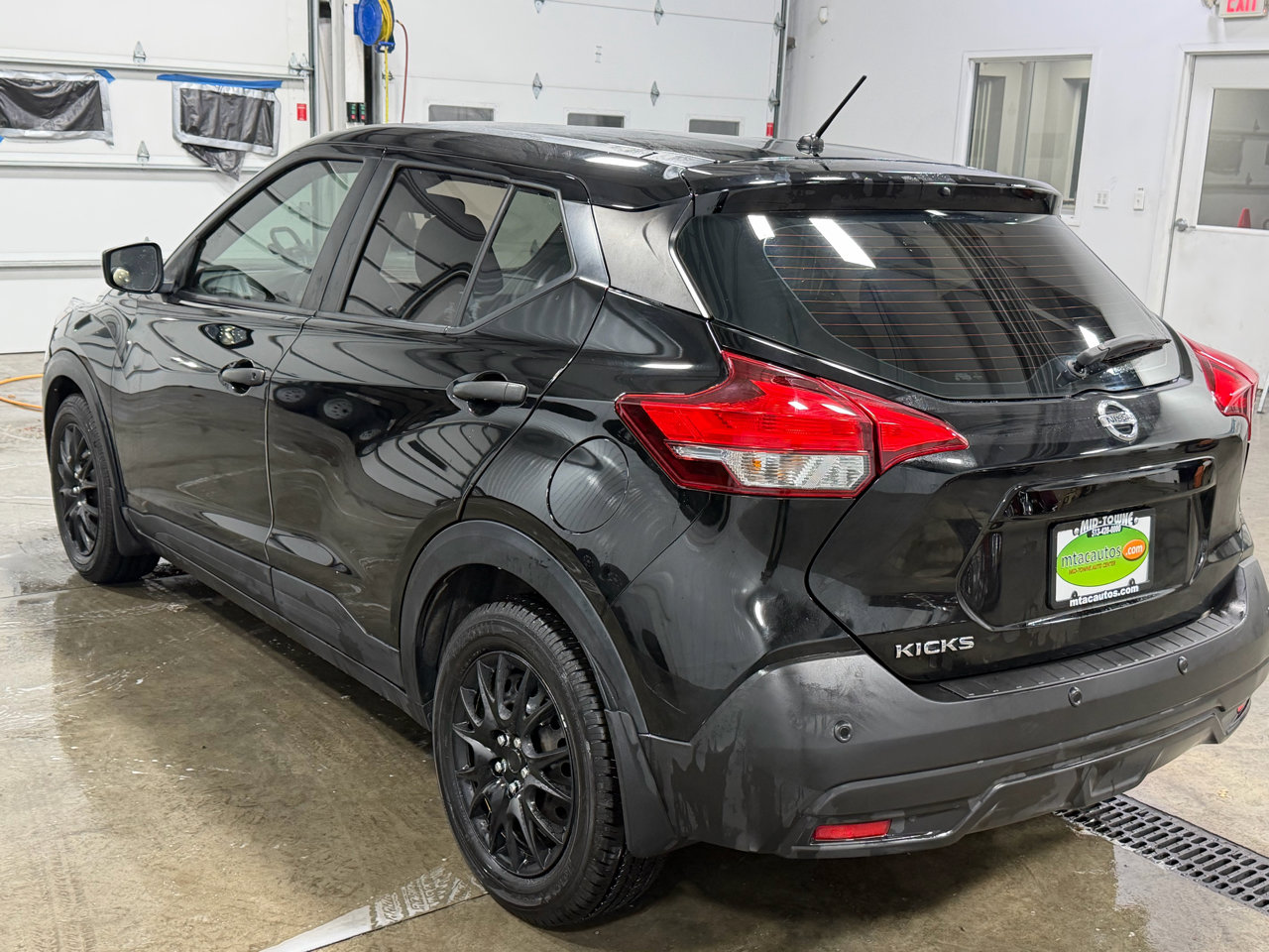 Used 2020 Nissan Kicks S image 34