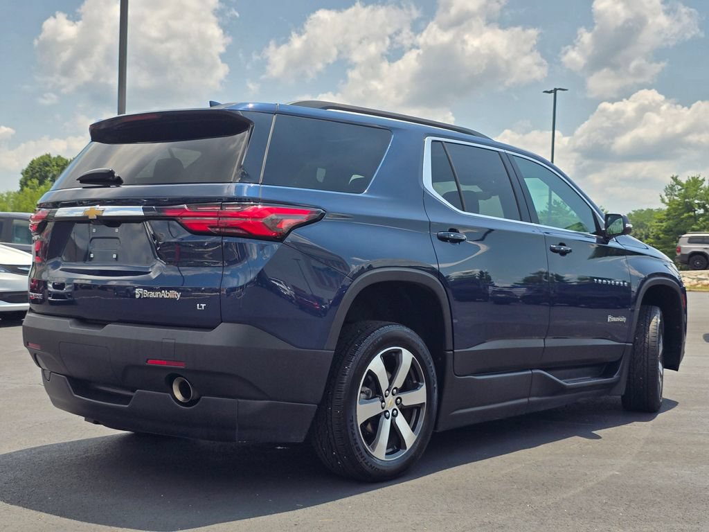 Used 2023 Chevrolet Traverse LT w/ LT Premium Package FWD image 8