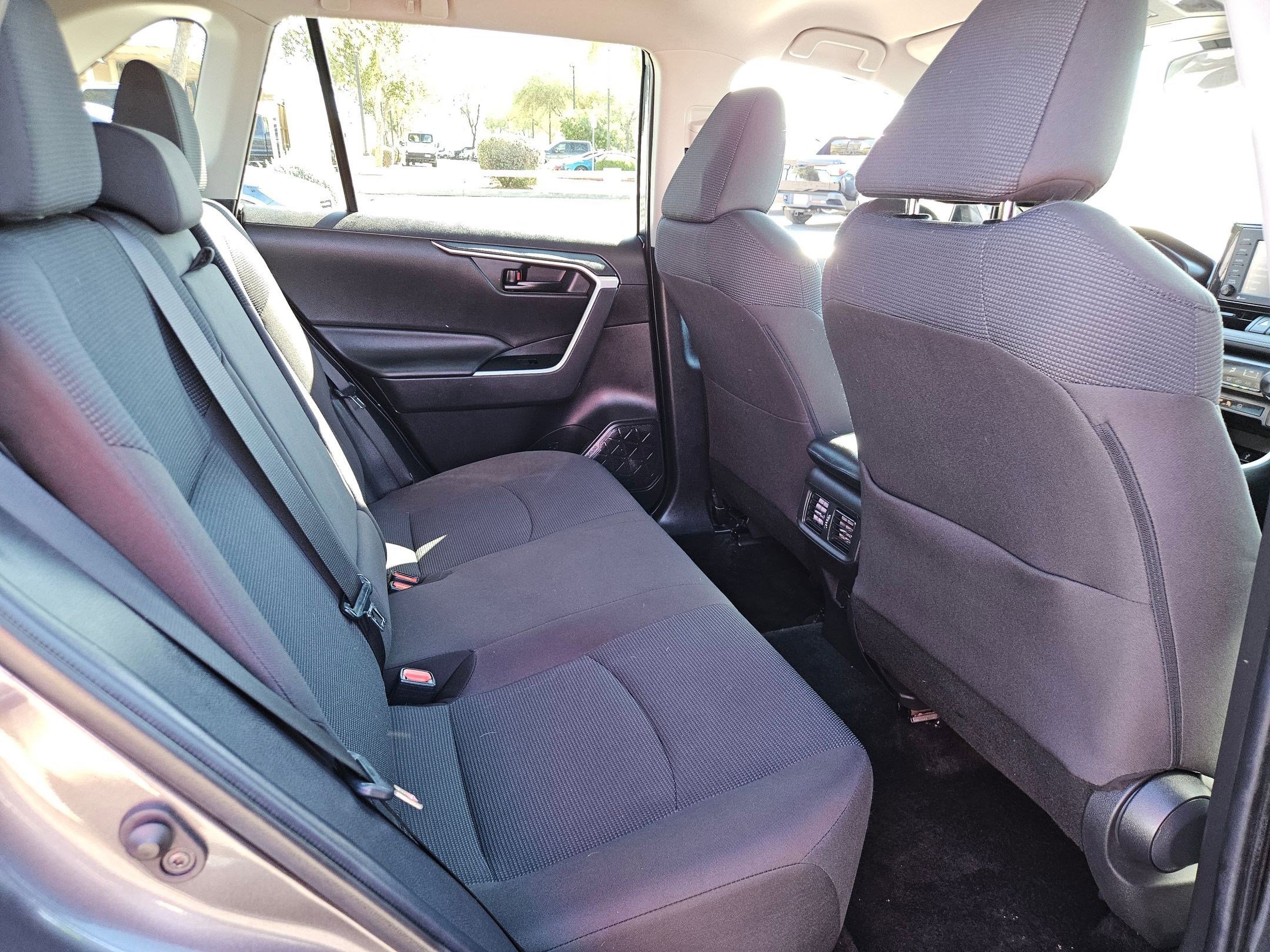 Used 2022 Toyota RAV4 LE w/ Carpet Mat Package (TMS) image 24