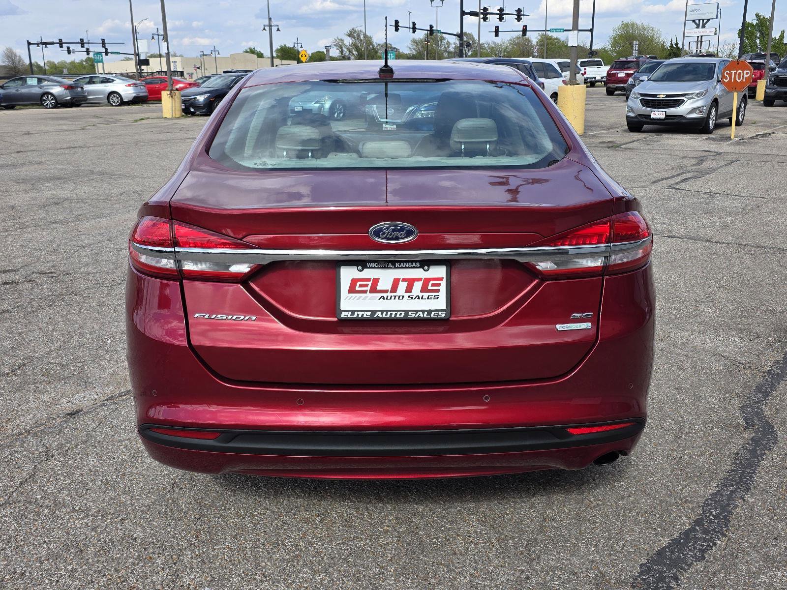 Used 2017 Ford Fusion SE w/ Fusion SE Technology Package image 6