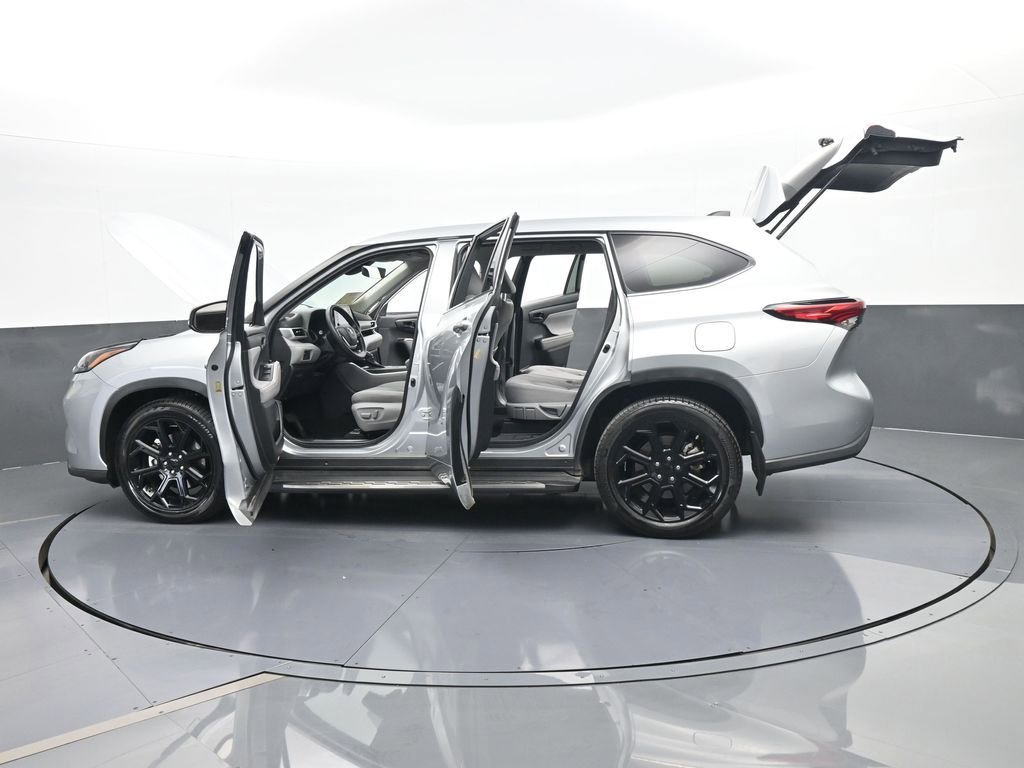 Used 2022 Toyota Highlander L image 74