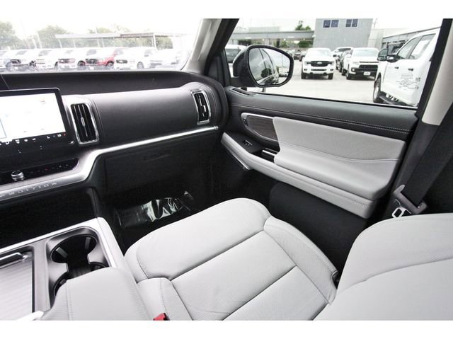 Used 2025 Ford Expedition Max Platinum w/ Platinum Ultimate Package image 9