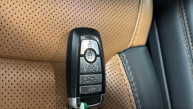 Used 2023 Ford F250 Platinum AWD/4WD image 19