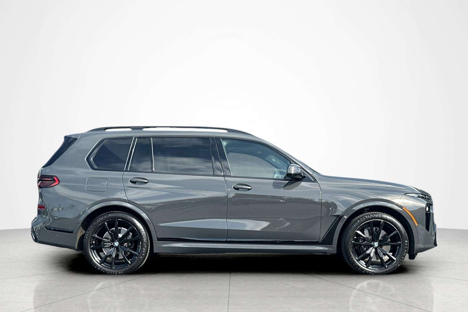 Used 2024 BMW X7 xDrive40i w/ M Sport Package AWD/4WD image 6