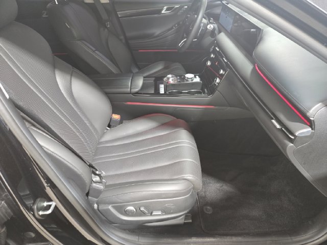 Used 2025 Genesis G80 2.5T AWD/4WD image 23