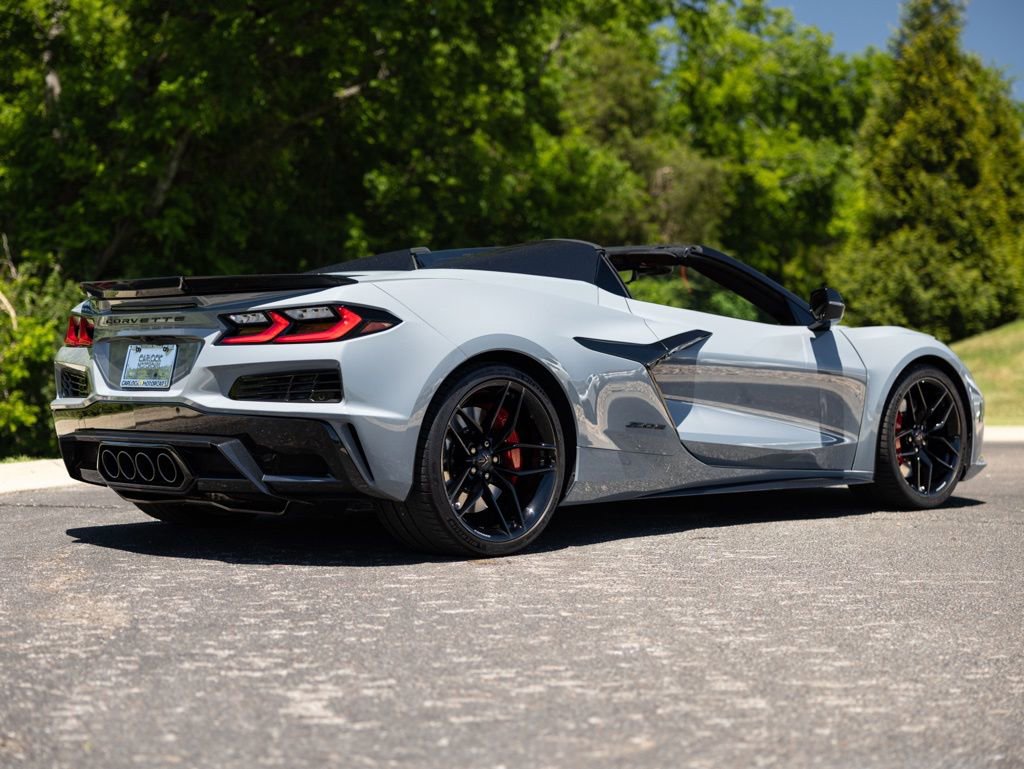 Used 2025 Chevrolet Corvette Z06 w/ Stealth Interior Trim Package RWD image 7