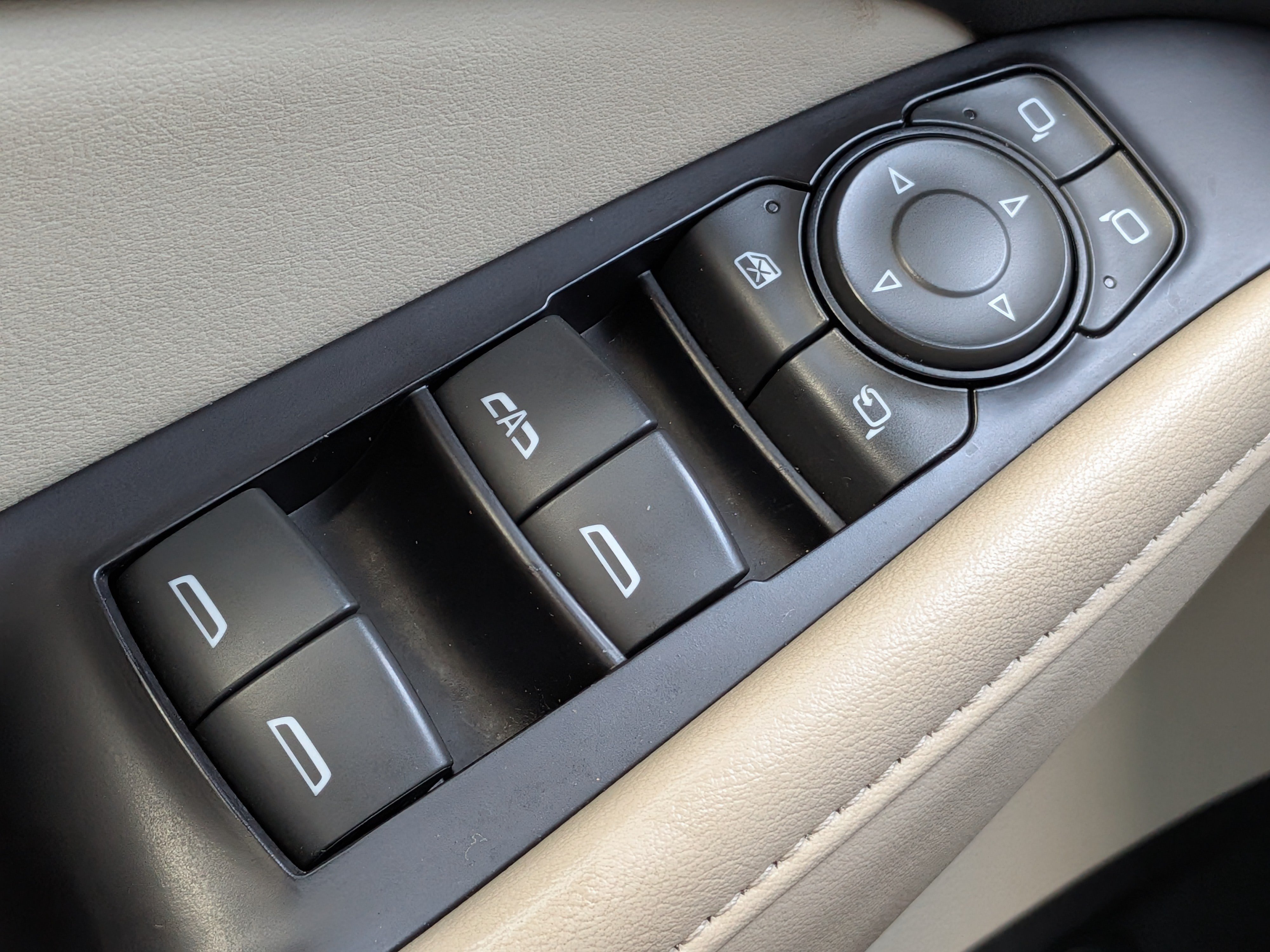 Certified 2020 Buick Enclave Premium w/ Sun and Sites Package FWD image 24
