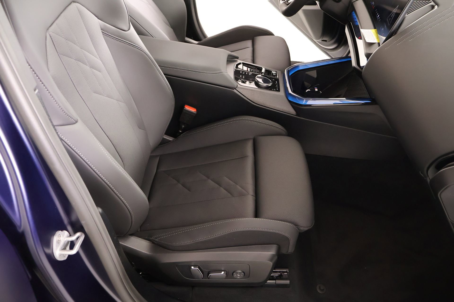 New 2026 BMW X3 xDrive30 w/ Premium Package AWD/4WD image 13