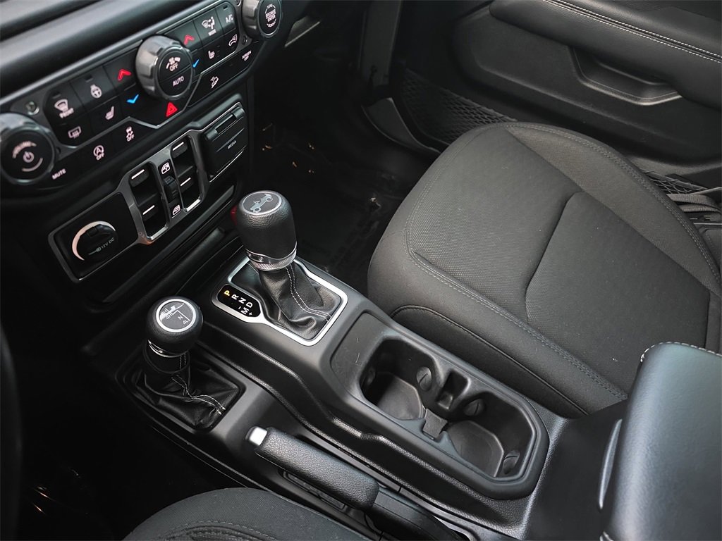 Used 2019 Jeep Wrangler Unlimited Sahara image 29