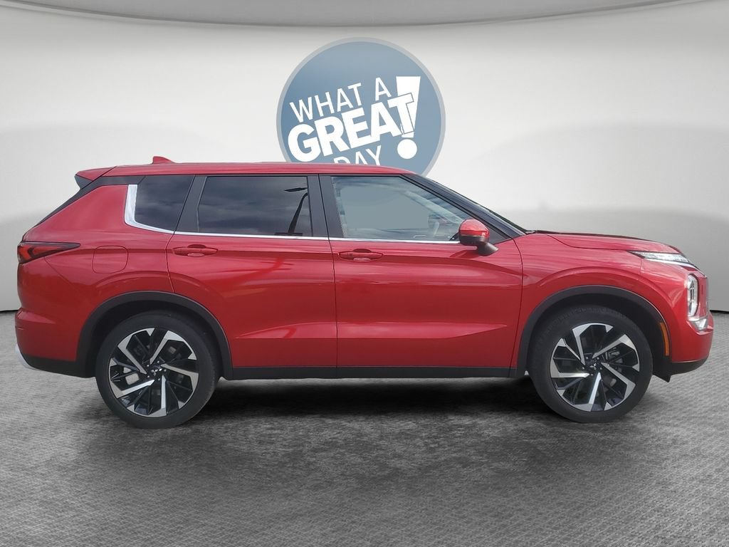 Used 2024 Mitsubishi Outlander SE AWD/4WD image 2