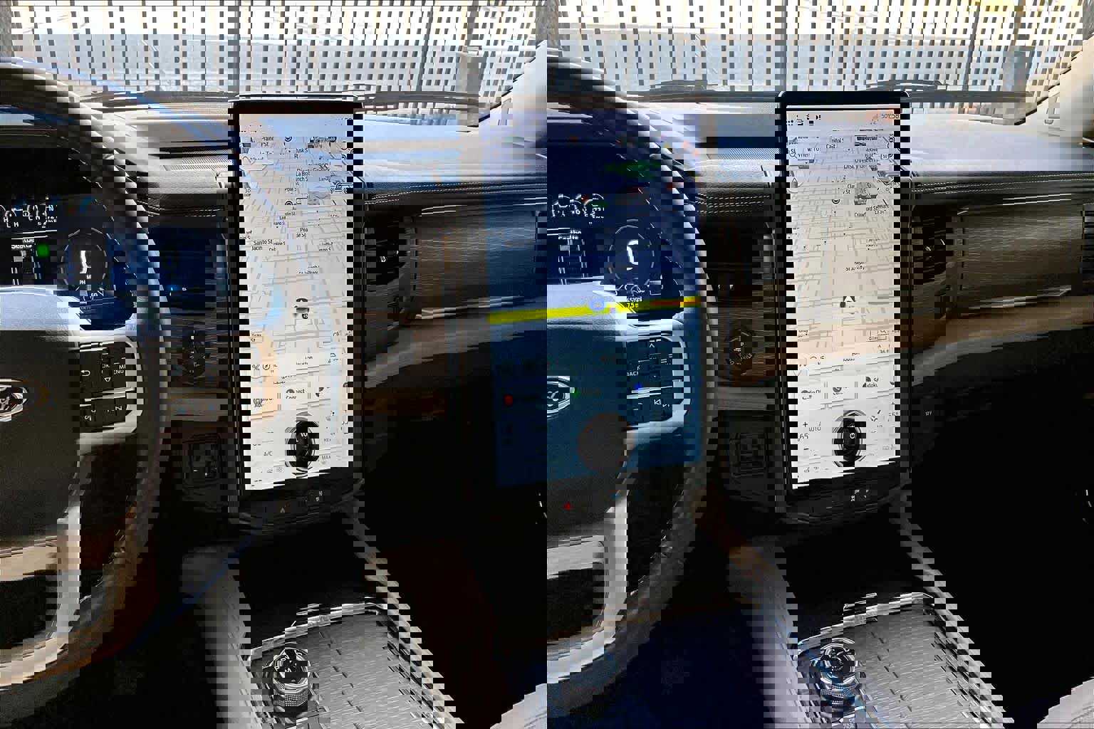 Used 2023 Ford Expedition Limited image 6