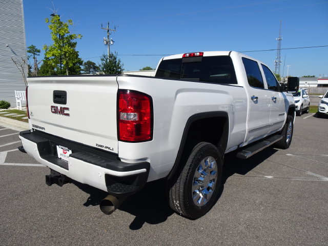 Used 2019 GMC Sierra 2500 Denali w/ Duramax Plus Package AWD/4WD image 4