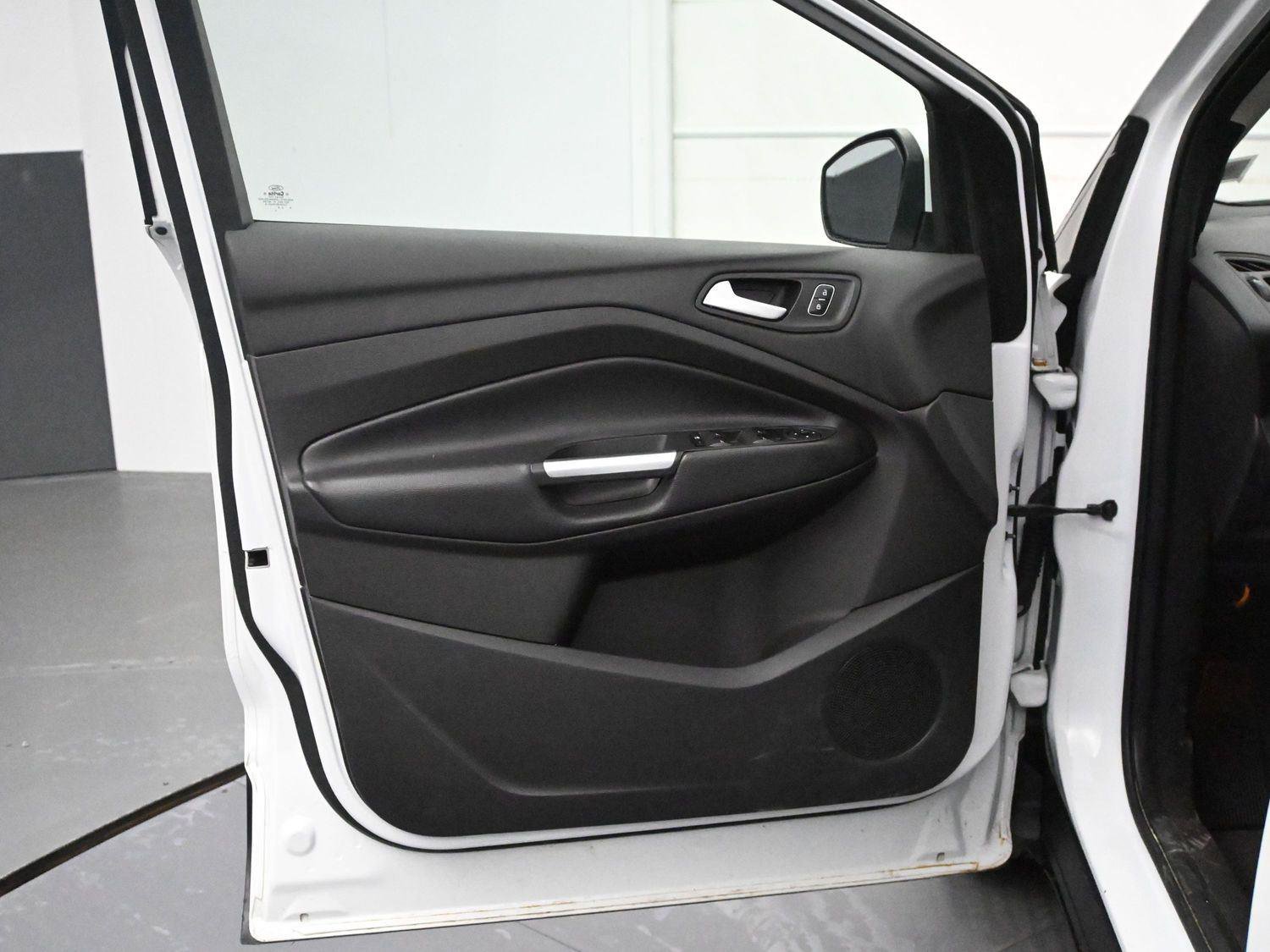 Used 2018 Ford Escape SE w/ Ford Safe & Smart Package image 9