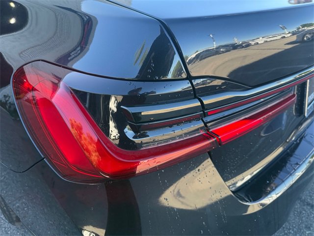 Used 2022 BMW 740i w/ M Sport Package image 35