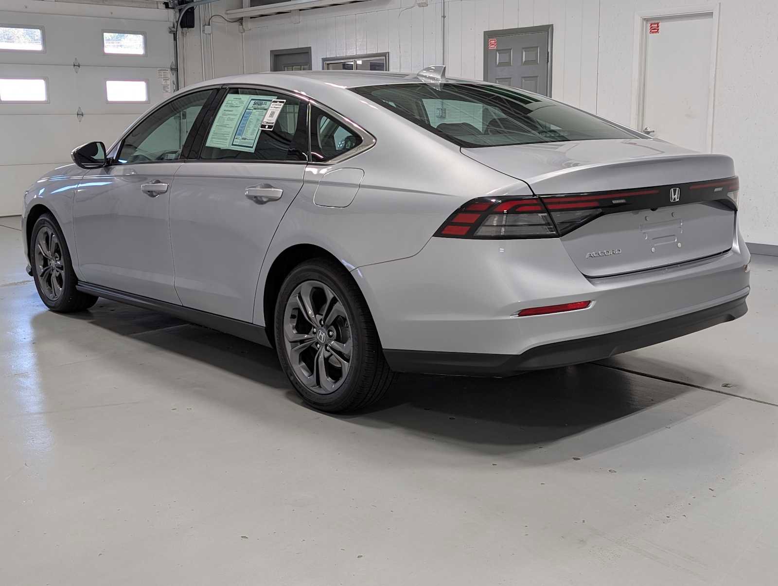 Used 2023 Honda Accord EX image 9