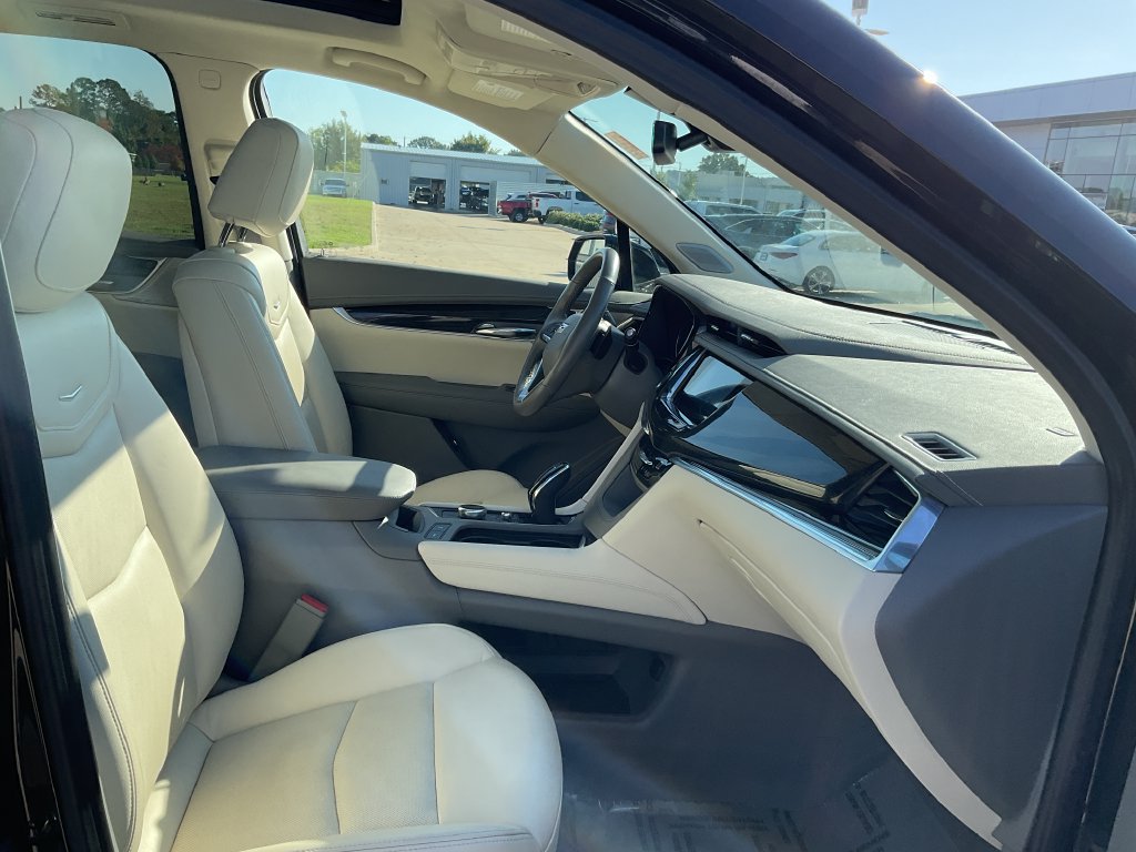 Used 2023 Cadillac XT6 Premium Luxury w/ LPO, Floor Liner Package AWD/4WD image 27
