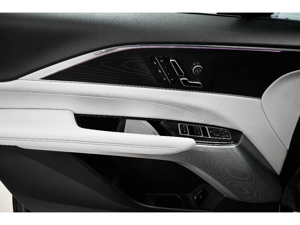 Used 2024 Cadillac Lyriq Luxury RWD image 31