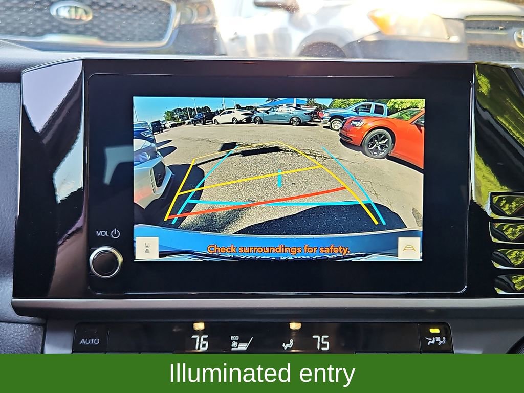 Used 2025 Toyota Camry SE FWD image 18