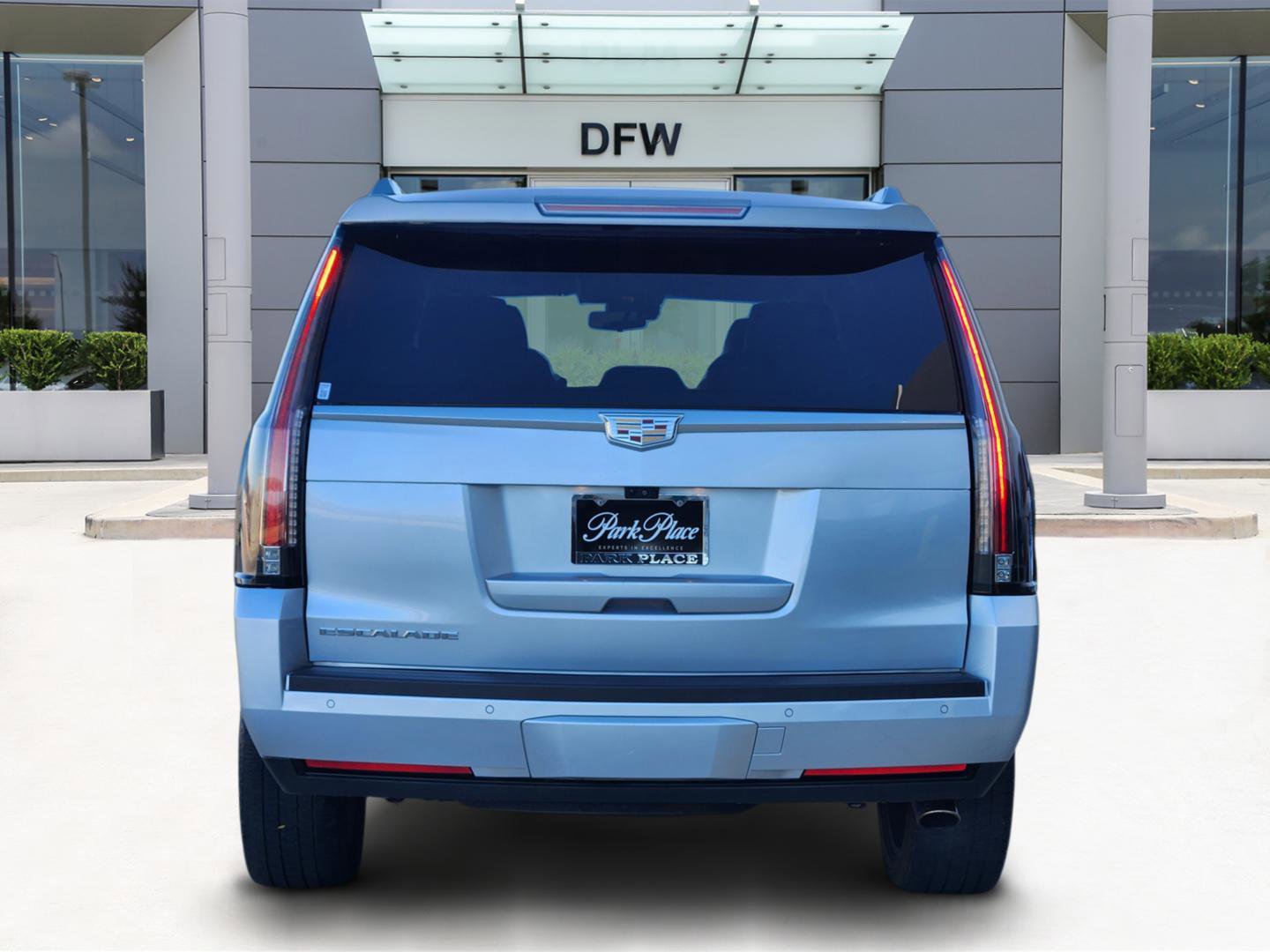 Used 2017 Cadillac Escalade Luxury image 6