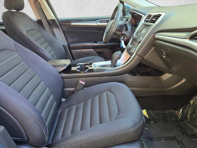 Used 2015 Ford Fusion SE FWD image 18