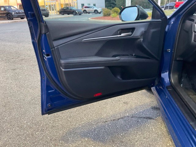 Used 2025 Toyota Camry SE FWD image 9