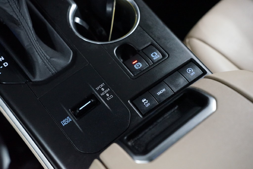 Used 2020 Toyota Highlander XLE FWD image 21