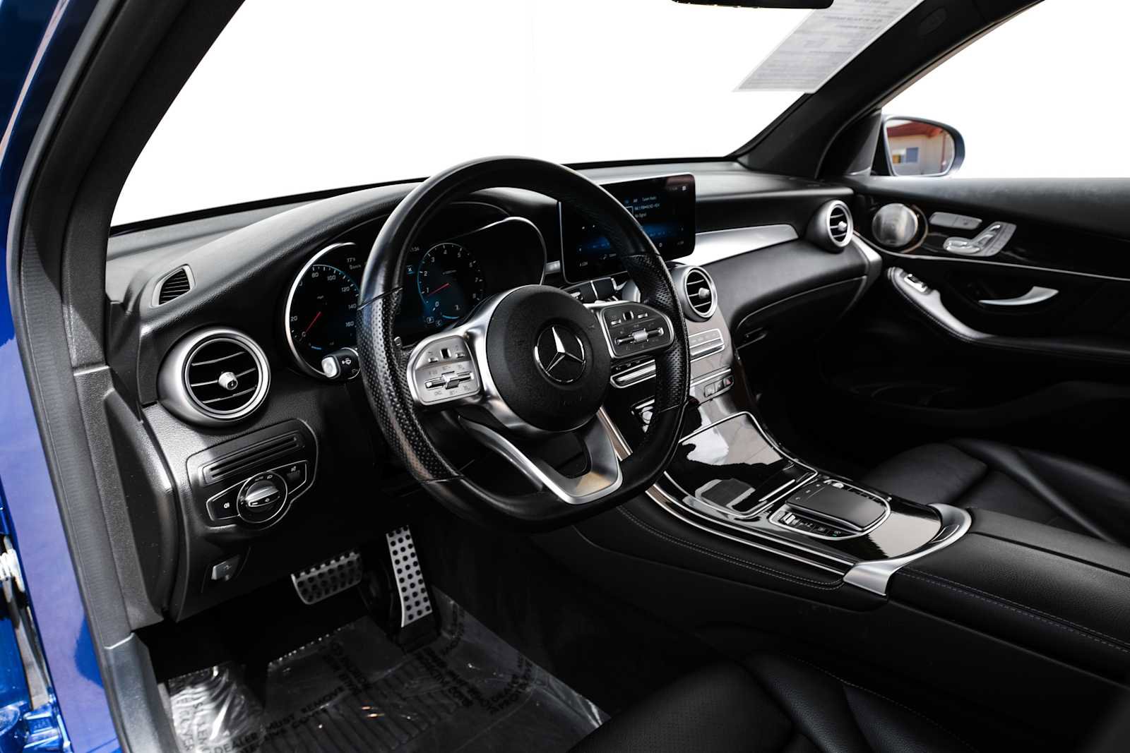 Used 2021 Mercedes-Benz GLC 300 image 3
