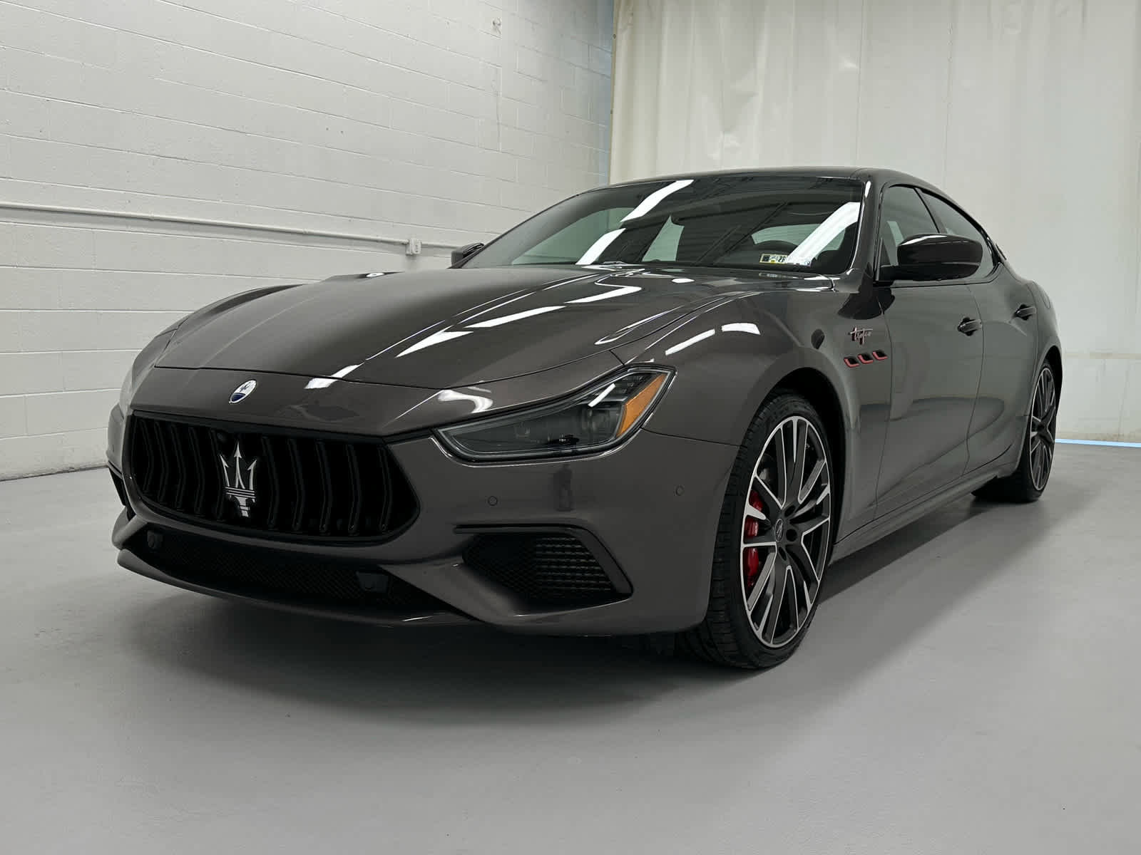 Used 2022 Maserati Ghibli Trofeo image 4