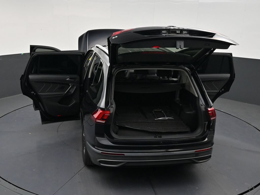 Used 2023 Volkswagen Tiguan SE FWD image 31