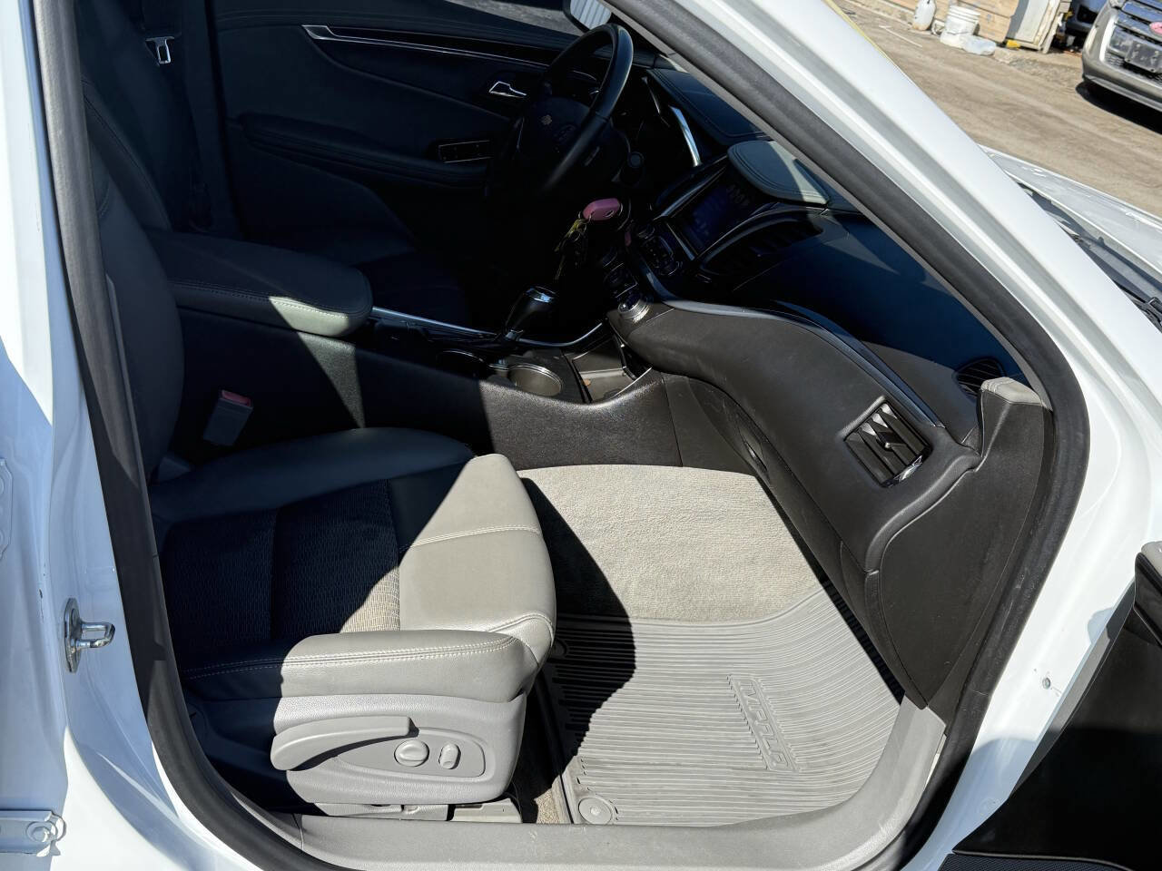 Used 2016 Chevrolet Impala LT FWD image 15