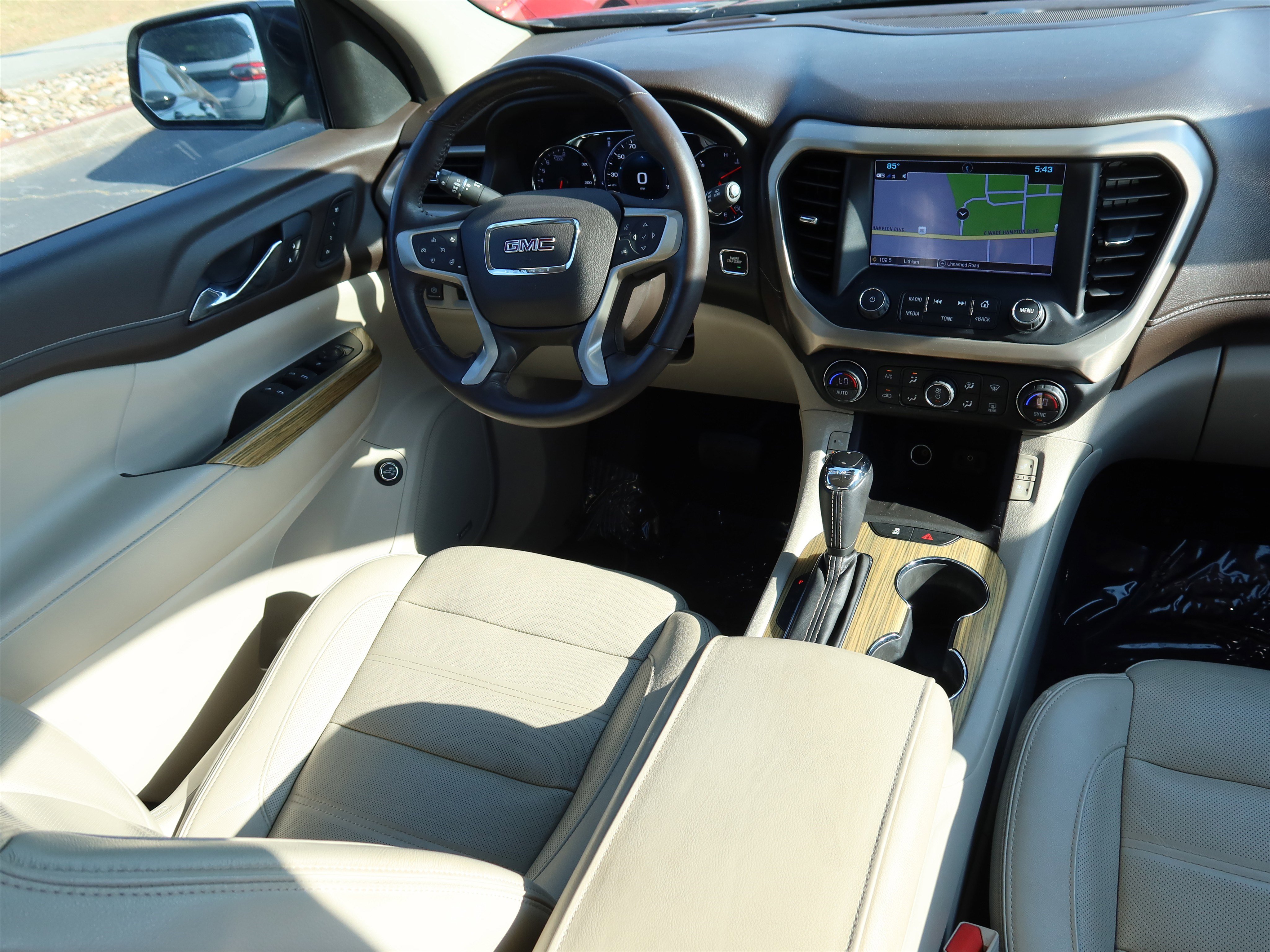 Used 2019 GMC Acadia Denali w/ Technology Package AWD/4WD image 15