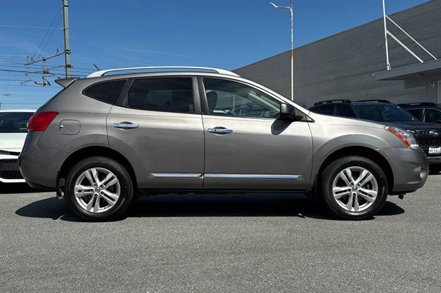 Used 2012 Nissan Rogue SV AWD/4WD image 2