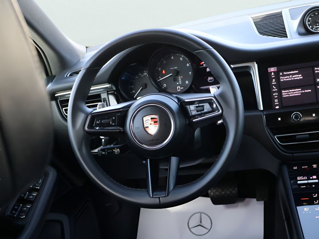Used 2025 Porsche Macan image 20