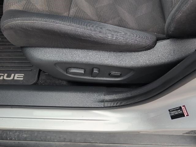 Used 2016 Nissan Rogue SV image 19