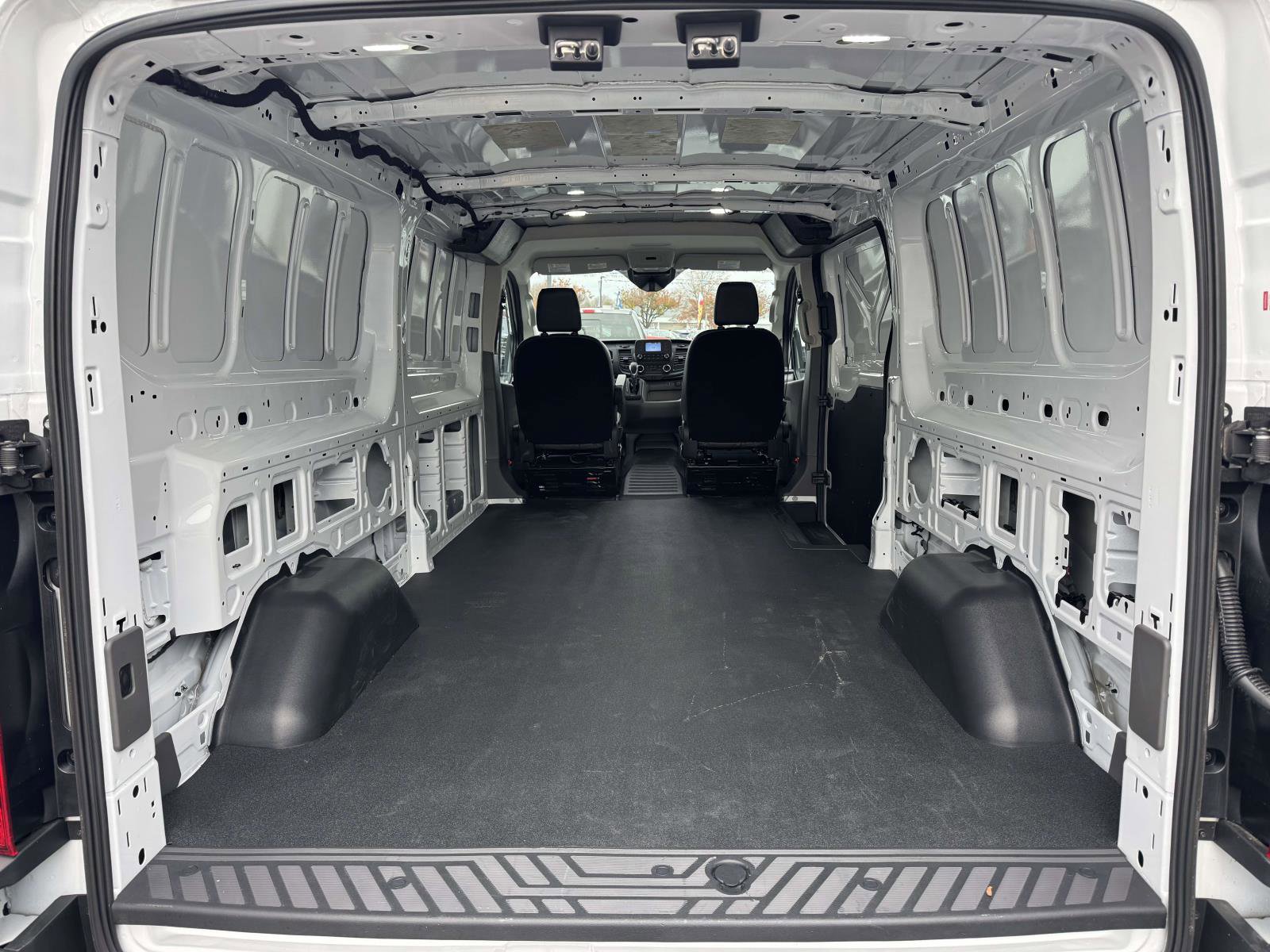 Used 2024 Ford Transit 250 Low Roof RWD image 9