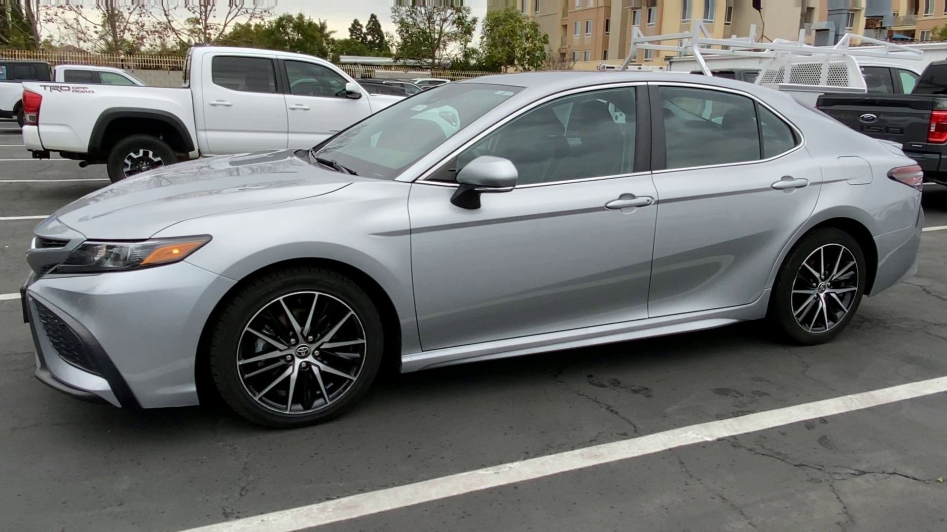 Used 2022 Toyota Camry SE image 8