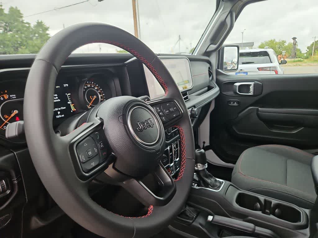 Used 2024 Jeep Gladiator Rubicon AWD/4WD image 10
