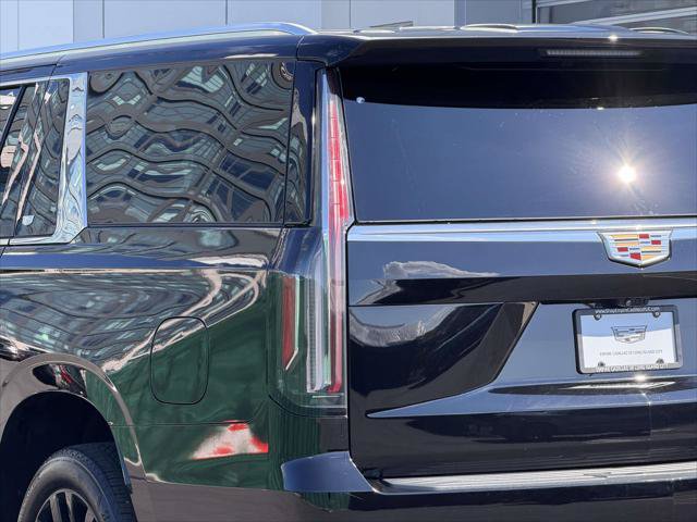 Used 2024 Cadillac Escalade ESV Premium Luxury AWD/4WD image 13
