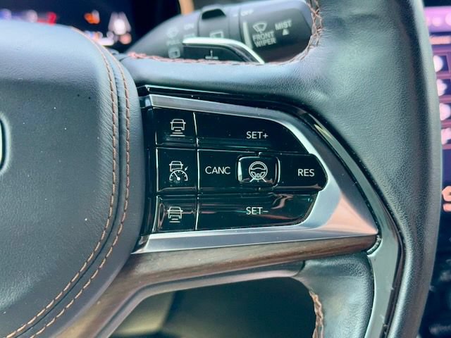 Used 2023 Jeep Grand Cherokee L Summit w/ Luxury Tech Group V AWD/4WD image 18