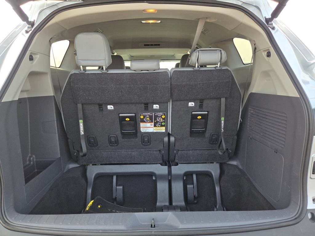 Used 2024 Toyota Sienna XLE FWD image 29