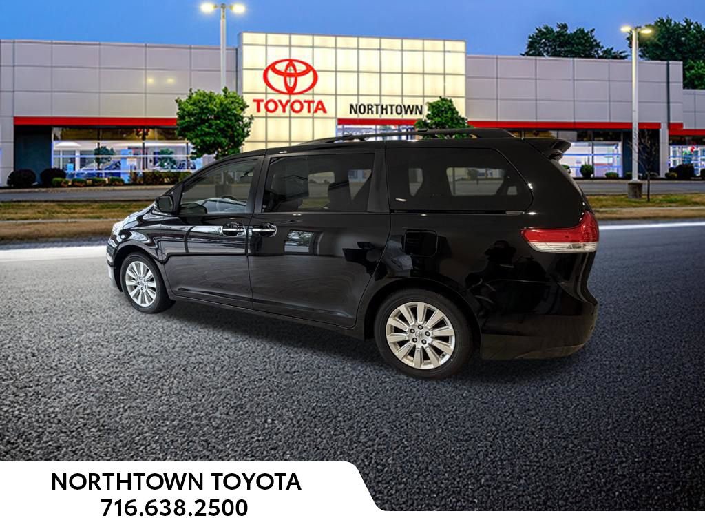 Used 2014 Toyota Sienna XLE w/ Entertainment Package AWD/4WD image 3