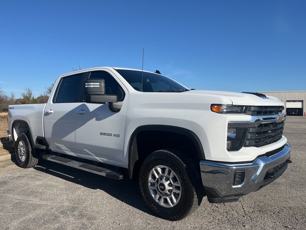 Used 2024 Chevrolet Silverado 2500 LT image 3