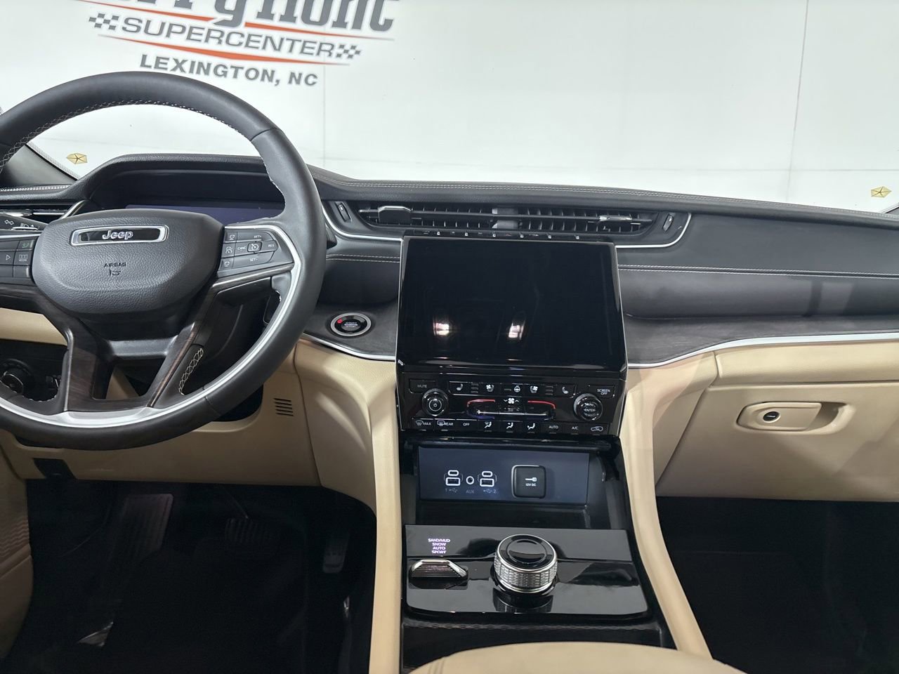 Used 2024 Jeep Grand Cherokee L Limited w/ Luxury Tech Group II image 24