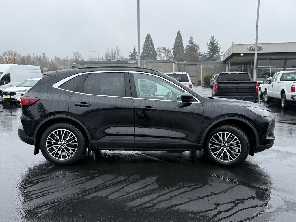 Certified 2023 Ford Escape SE w/ PHEV Premium Package image 4