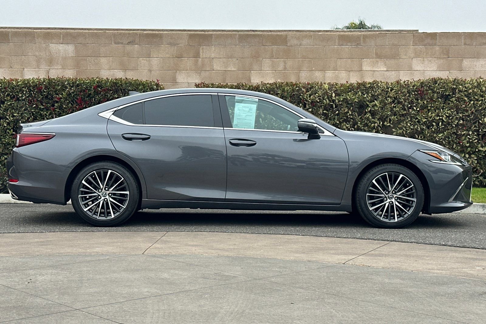 Certified 2022 Lexus ES 350 w/ Premium Package image 3