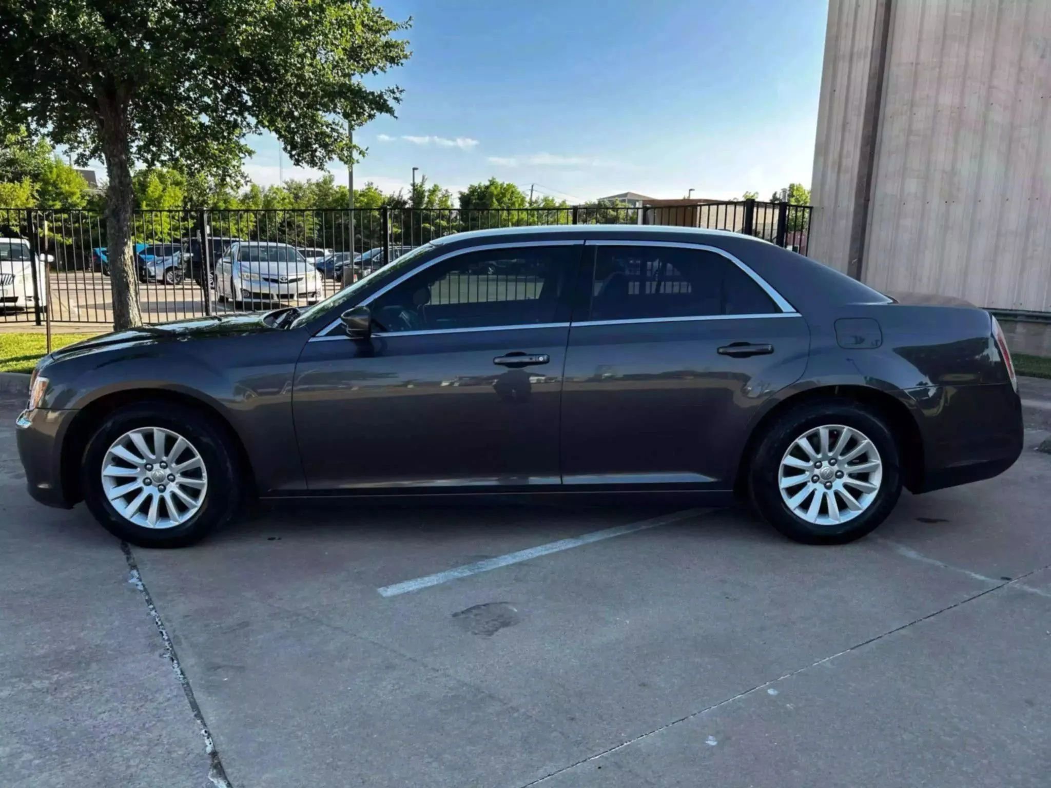 Used 2013 Chrysler 300 image 8